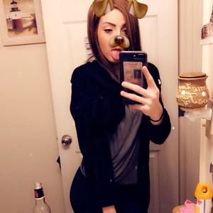 Meet your Posher, Dominique